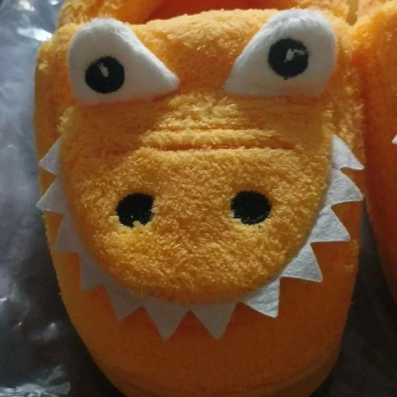 Toddler size 8 croc slippers..really comfortable..hypoallergenic.. - Picture 3 of 4